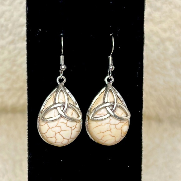 Trinity Celtic Knot Earrings - Picture 1 of 2
